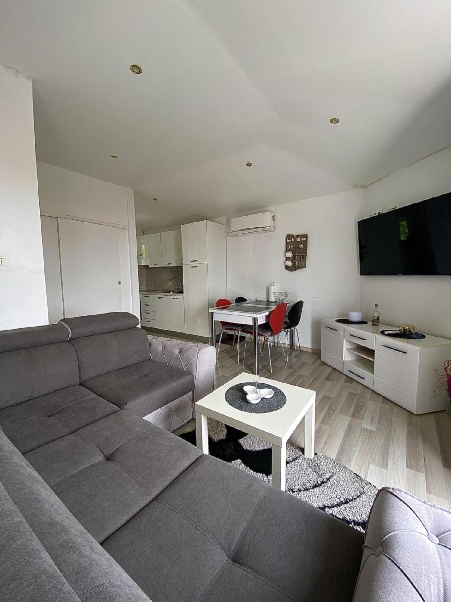 Apartments Ema 로브란 외부 사진